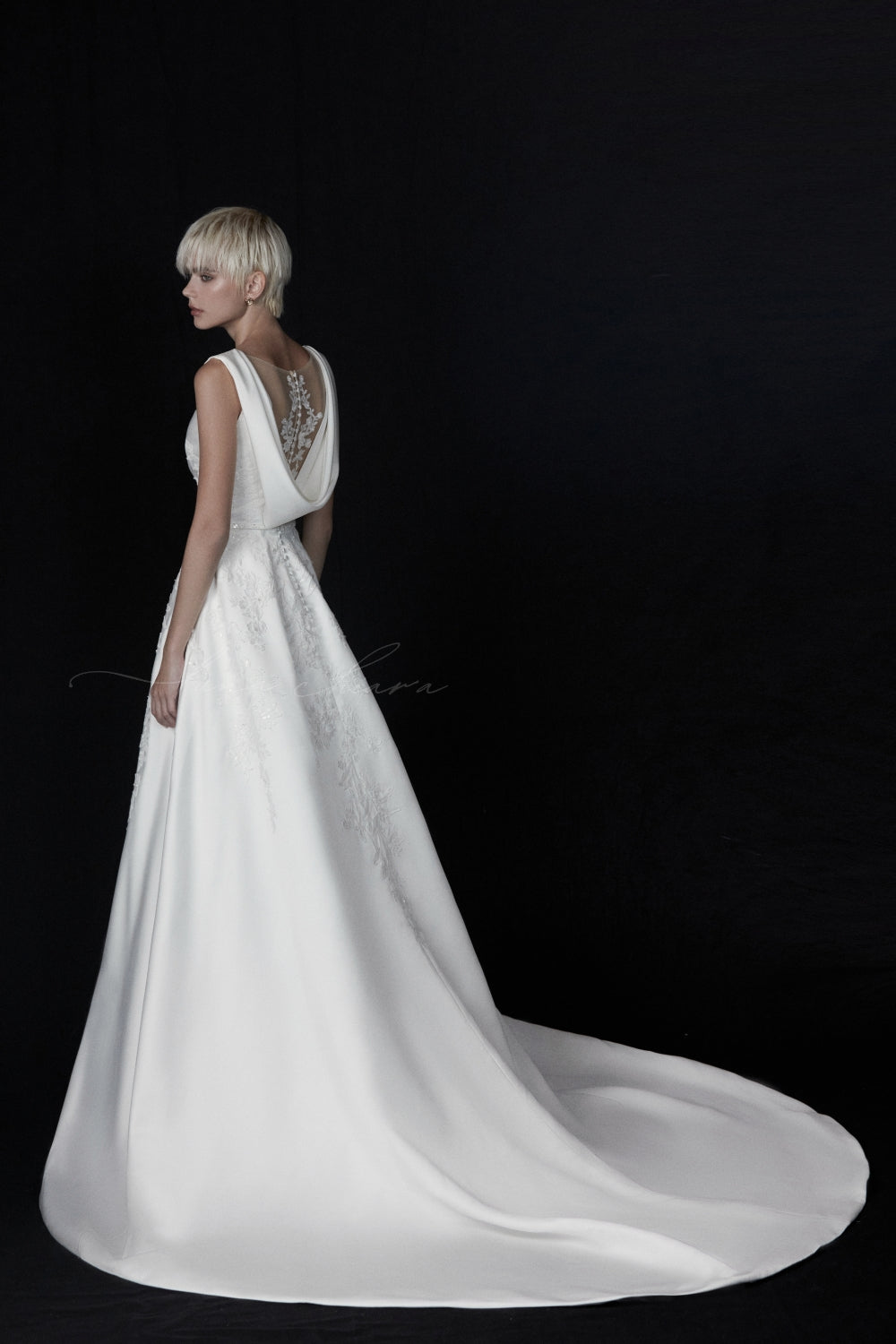 VH0005 off-the-rack wedding dress detail