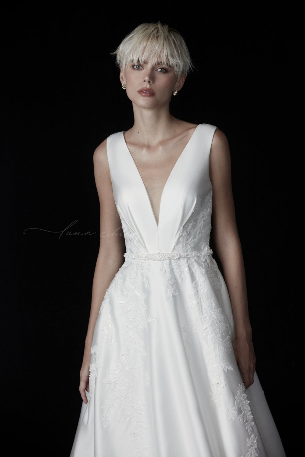 VH0005 off-the-rack wedding dress detail