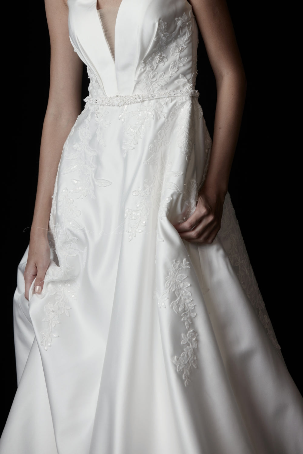 VH0005 off-the-rack wedding dress detail