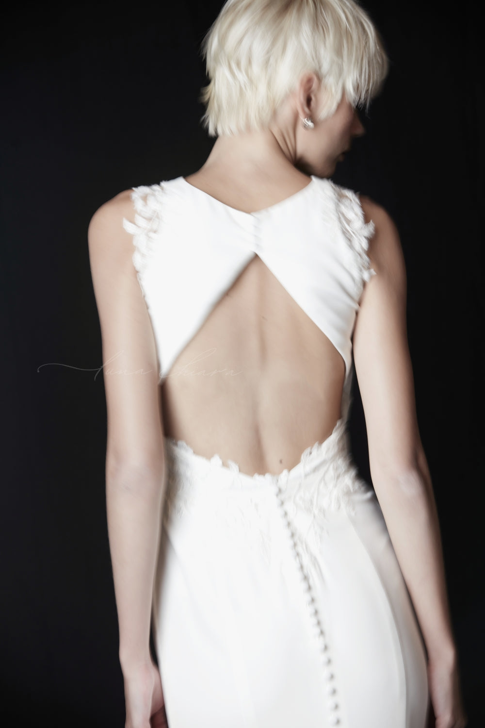 VH0002 off-the-rack wedding dress detail