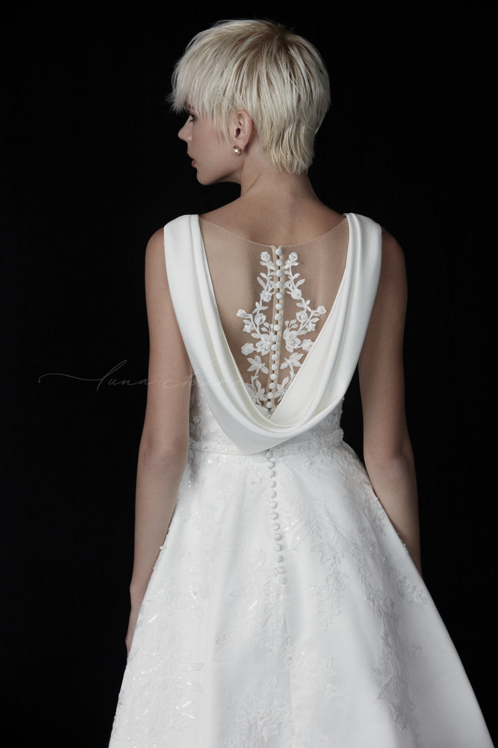 VH0005 off-the-rack wedding dress detail