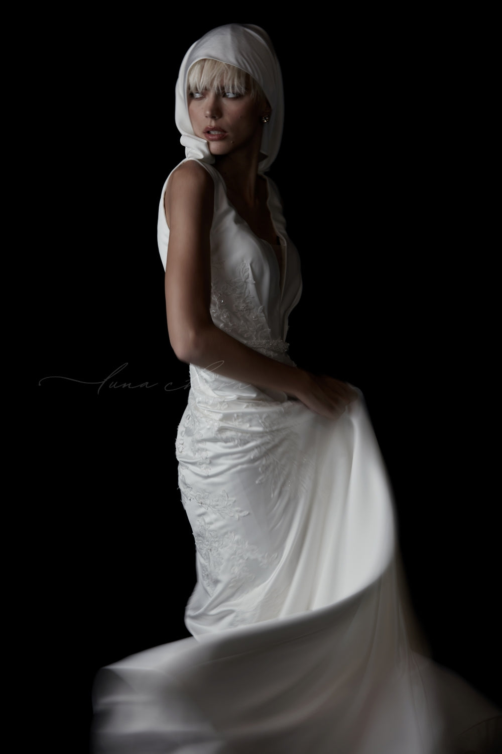 VH0005 off-the-rack wedding dress detail
