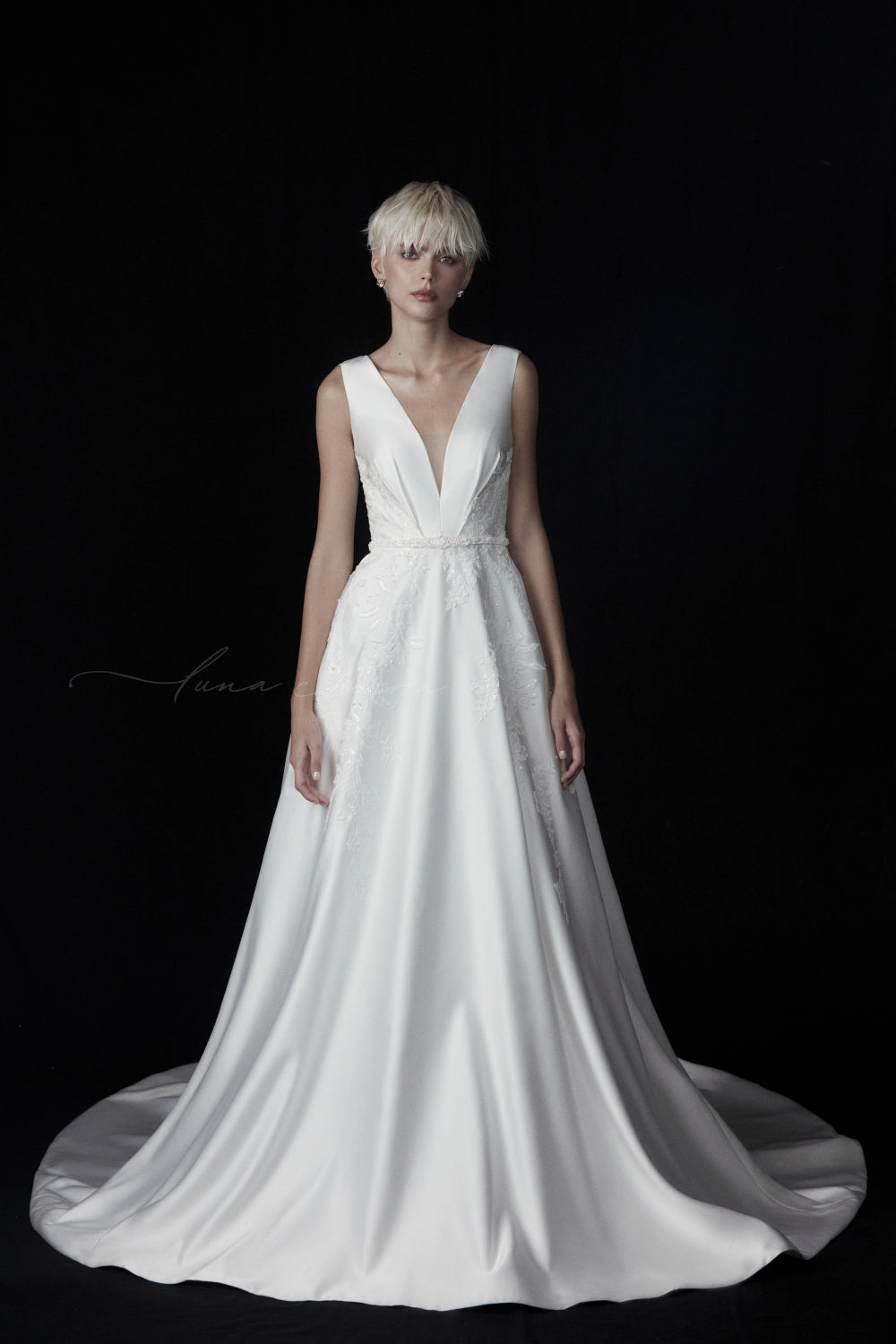 VH0005 off-the-rack wedding dress at Velvet Hour Bridal Los Angeles