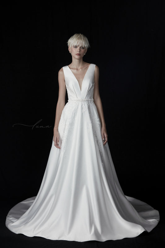 VH0005 off-the-rack wedding dress at Velvet Hour Bridal Los Angeles
