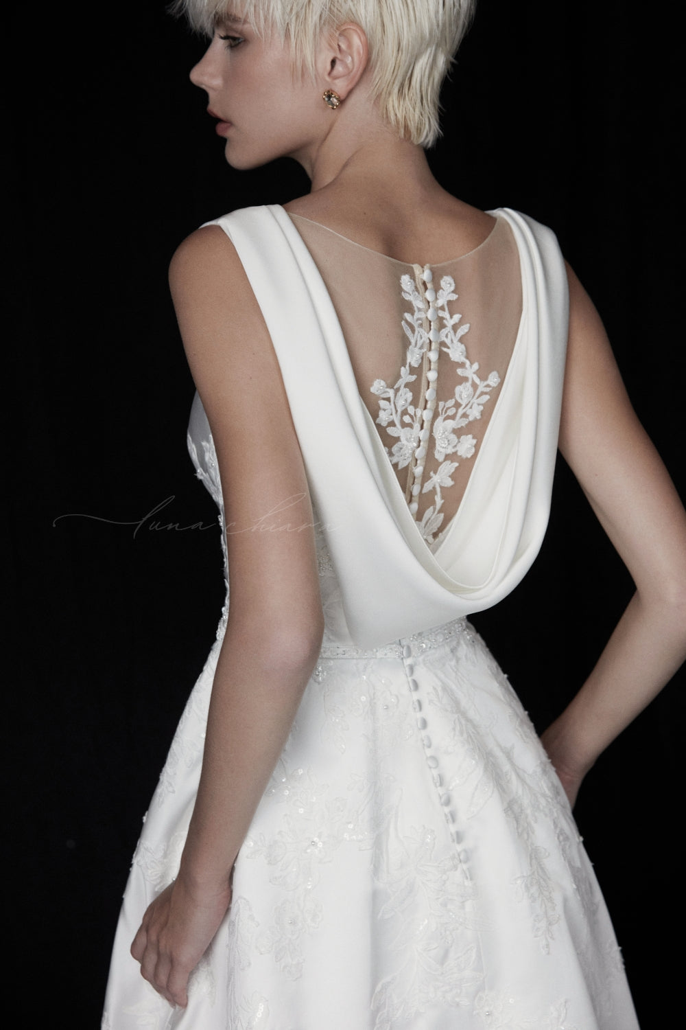 VH0005 off-the-rack wedding dress detail